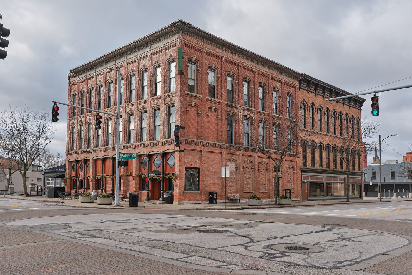 Brick corner building with arched upper-storey windows